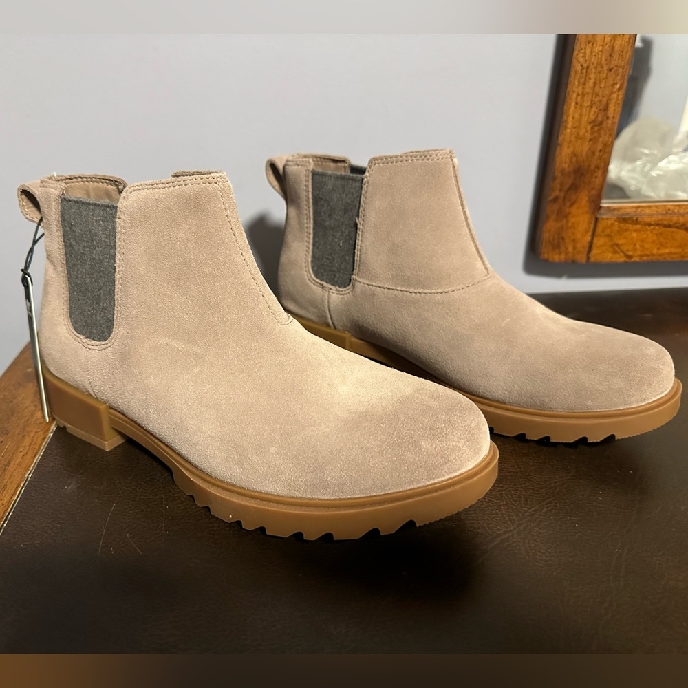 NWT Sorel Chelsea Boots 8.5